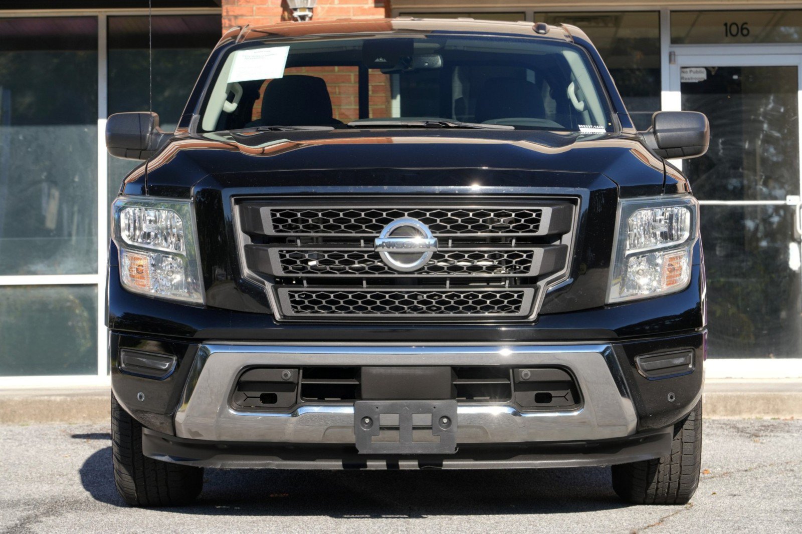 Used 2021 Nissan Titan SV w/ SV Convenience Package RWD image 6