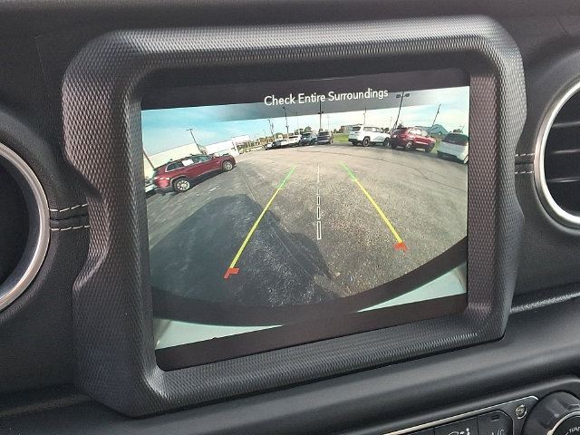 Used 2021 Jeep Wrangler Unlimited Sahara AWD/4WD image 18