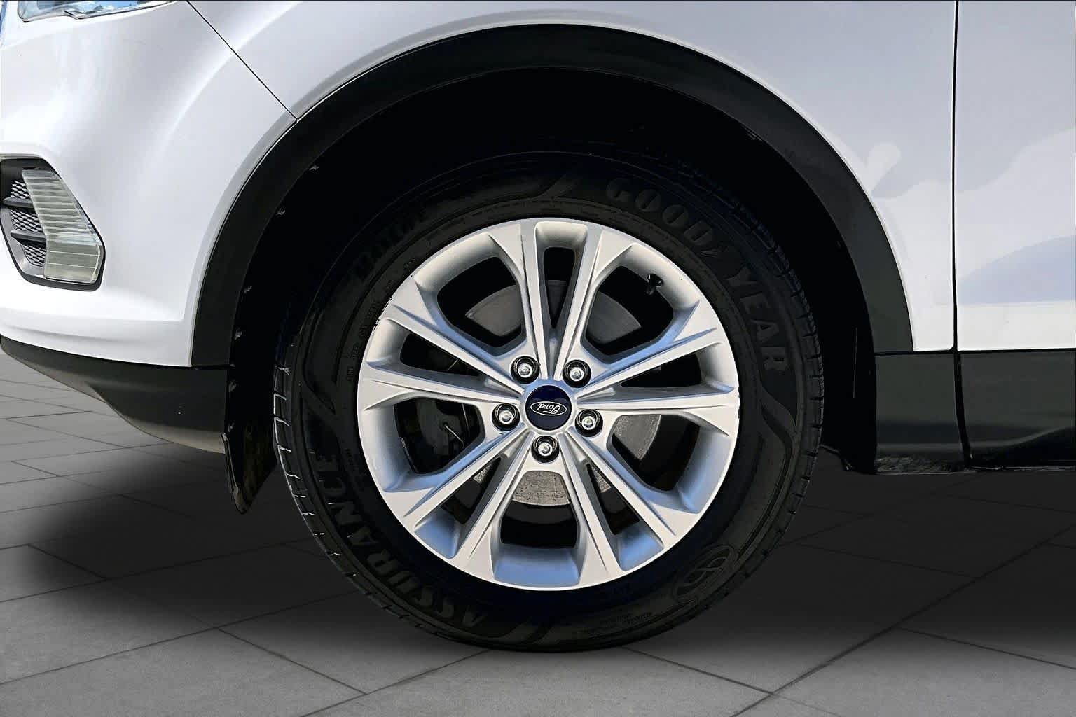 Used 2017 Ford Escape SE FWD image 10