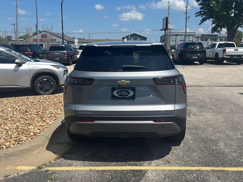 Used 2026 Chevrolet Equinox LT FWD image 5