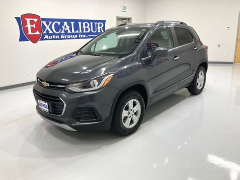 Used 2018 Chevrolet Trax LT w/ LT Convenience Package image 9