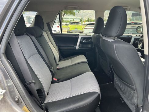 Used 2017 Toyota 4Runner SR5 AWD/4WD image 25