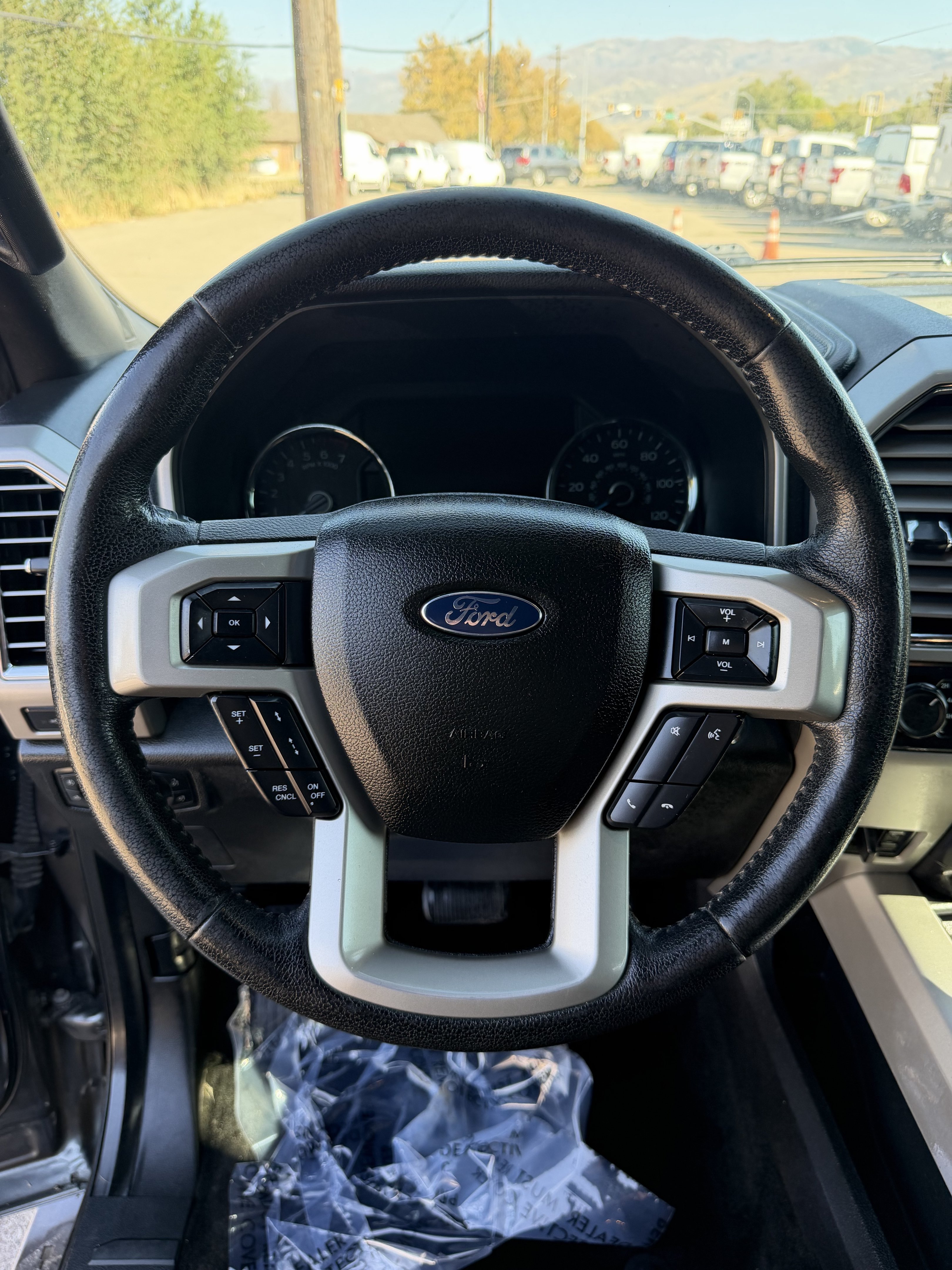 Used 2015 Ford F150 Lariat w/ Equipment Group 502A Luxury AWD/4WD image 22
