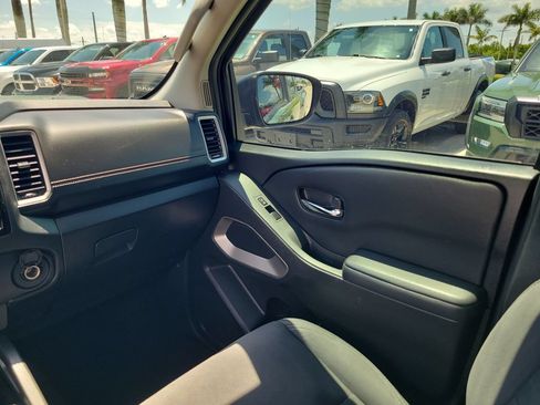 Used 2023 Nissan Frontier SV AWD/4WD image 14