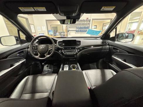 Used 2025 Honda Ridgeline Black Edition image 24