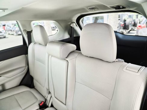 Used 2016 Mitsubishi Outlander SEL FWD image 39