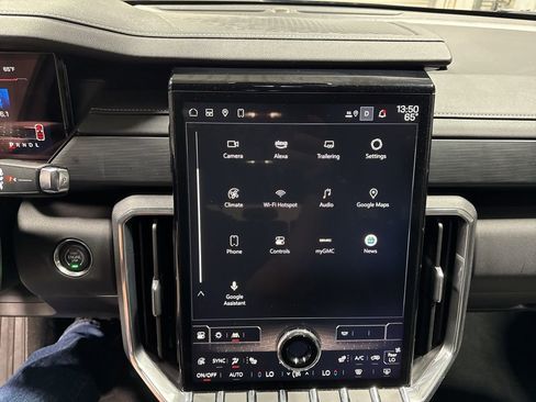 Used 2025 GMC Acadia Elevation image 31