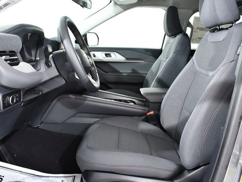 New 2026 Ford Explorer Active AWD/4WD image 6