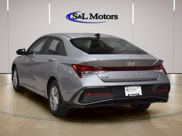 Used 2026 Hyundai Elantra SE FWD image 6