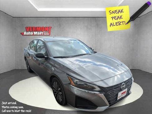 Used 2024 Nissan Altima 2.5 SV FWD image 1