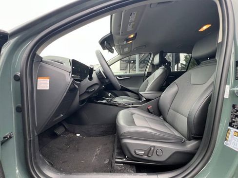 Certified 2023 Kia Niro EX image 14