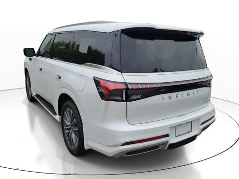 New 2026 INFINITI QX80 Luxe image 4