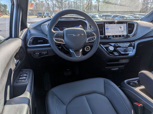 New 2026 Chrysler Pacifica Select image 23