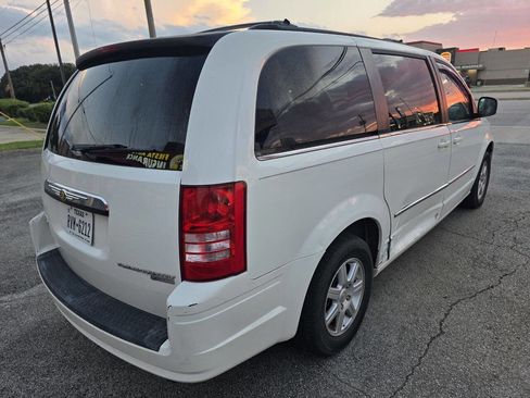 Used 2010 Chrysler Town & Country Touring Plus image 6