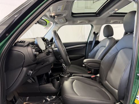 Used 2024 MINI Cooper 4-Door Hardtop FWD image 10