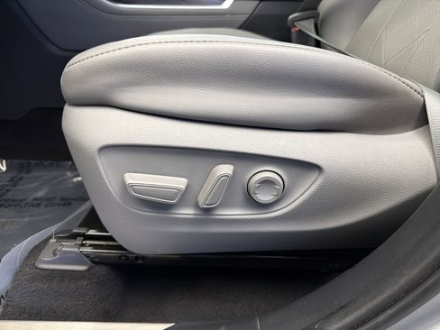 Used 2021 Toyota Highlander Platinum image 12