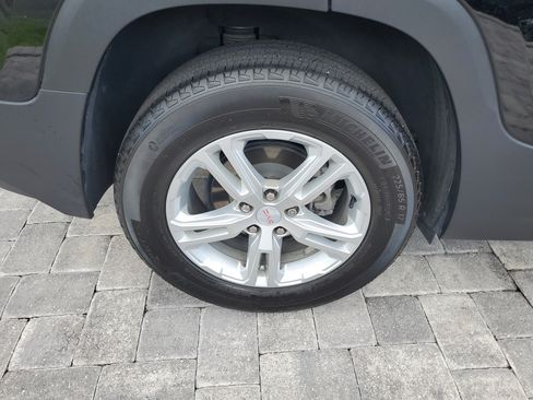 Used 2023 GMC Terrain SLE FWD image 7