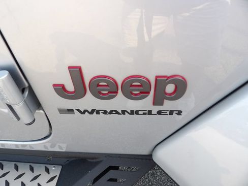 Used 2024 Jeep Wrangler Unlimited Rubicon AWD/4WD image 13