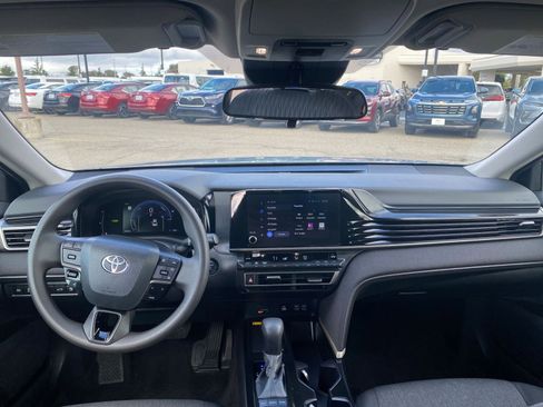 Used 2025 Toyota Camry LE image 33
