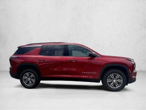 Used 2025 Chevrolet Traverse LT FWD image 5