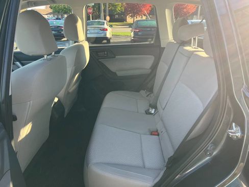 Used 2017 Subaru Forester 2.5i Premium image 12