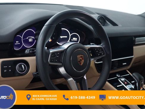 Used 2022 Porsche Cayenne Platinum Edition image 20