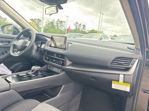 Used 2026 Nissan Rogue SV FWD image 16