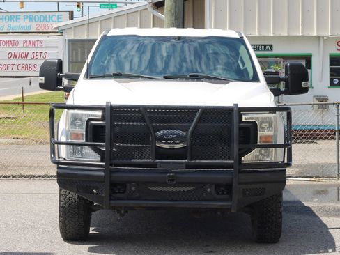 Used 2022 Ford F250 XL w/ Power Equipment Group AWD/4WD image 2