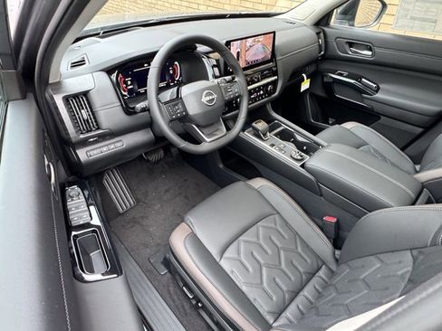 New 2026 Nissan Pathfinder Platinum AWD/4WD image 35