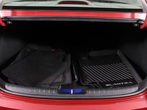 Certified 2025 Hyundai Elantra SEL image 17