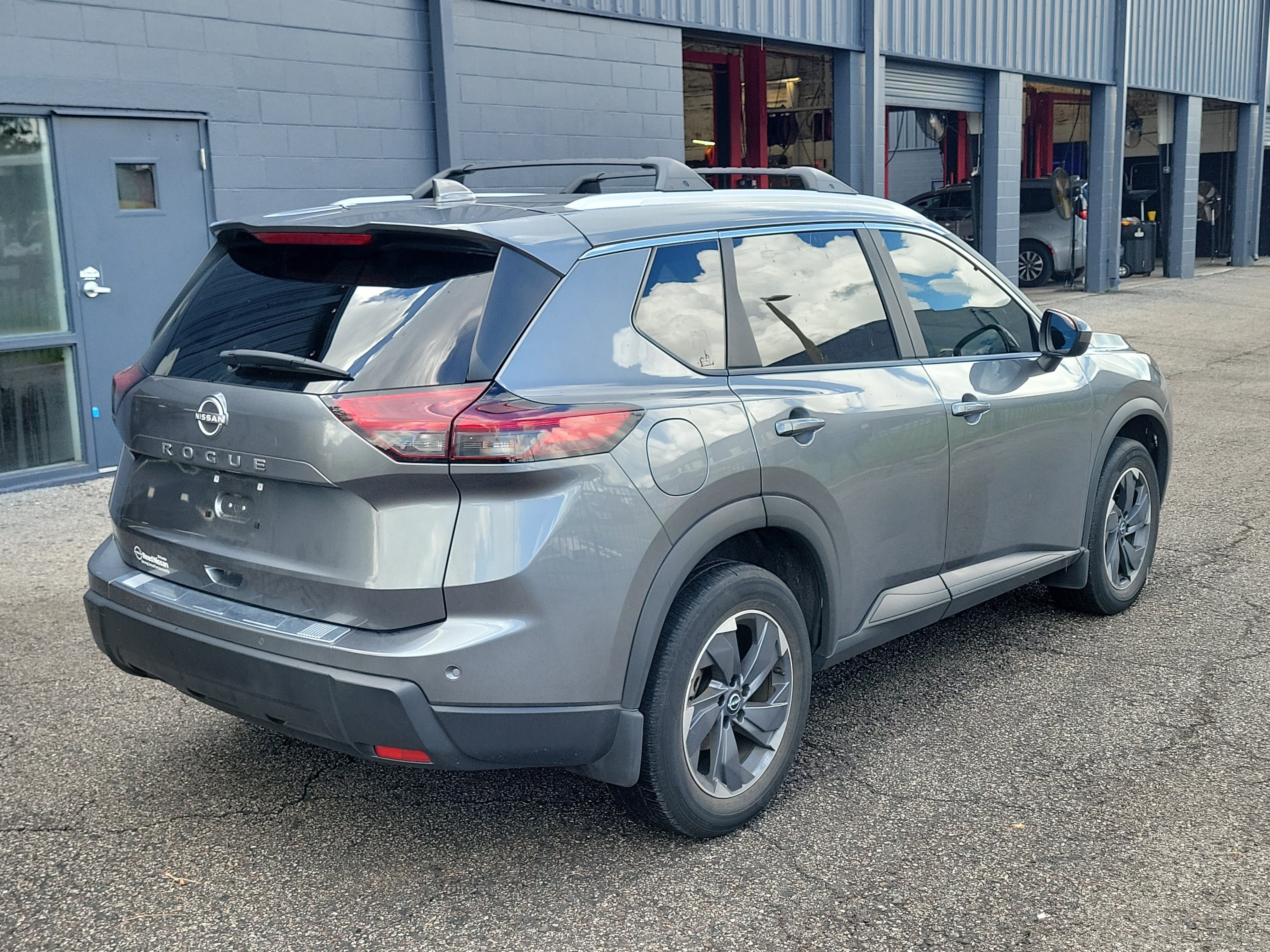 Certified 2025 Nissan Rogue SV w/ SV Premium Package FWD image 4