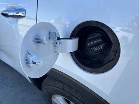 Used 2020 Kia Sorento LX V6 image 16