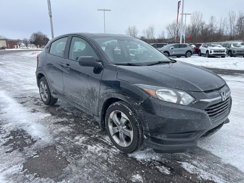 Used 2018 Honda HR-V LX image 3