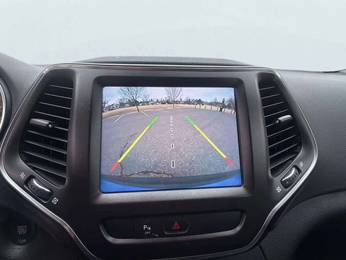 Used 2019 Jeep Cherokee Trailhawk w/ Cold Weather Group image 12