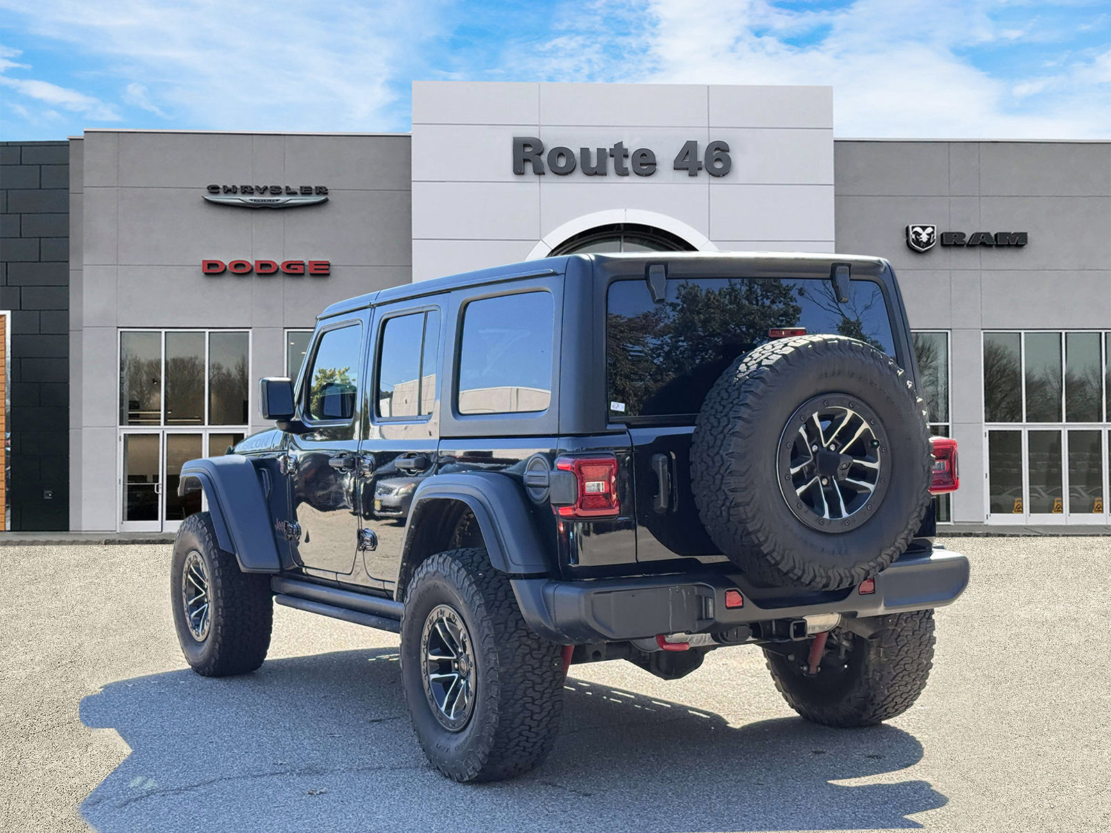 Used 2024 Jeep Wrangler Unlimited Rubicon w/ XTREMEE 35" Tire Package AWD/4WD image 4