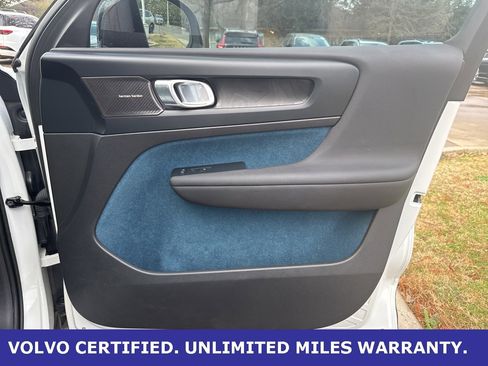 Certified 2023 Volvo XC40 Recharge Ultimate image 10