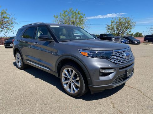 Used 2021 Ford Explorer Platinum w/ Equipment Group 601A AWD/4WD image 3