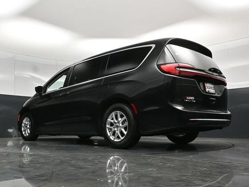Certified 2023 Chrysler Pacifica Touring-L FWD image 62