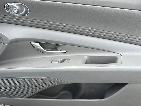 Certified 2025 Hyundai Elantra SEL FWD image 23