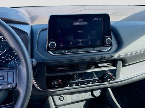 Used 2023 Nissan Rogue SV image 12