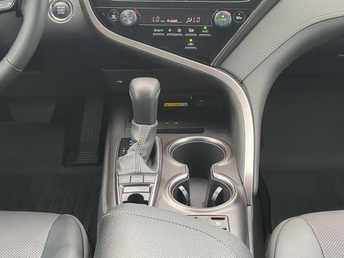 Used 2022 Toyota Camry XSE FWD image 16