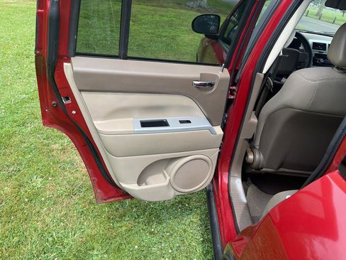 Used 2008 Jeep Compass Sport image 39