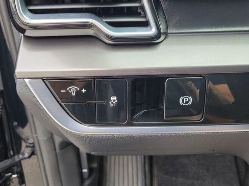 Certified 2025 Kia Sportage EX image 25