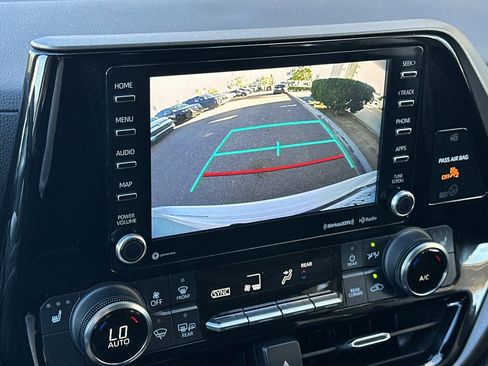 Used 2022 Toyota Highlander XLE FWD image 20