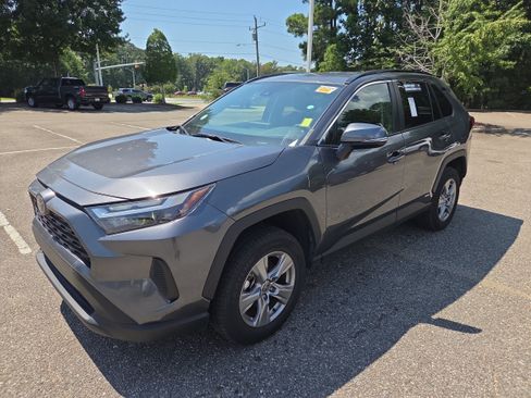 Used 2025 Toyota RAV4 LE AWD/4WD image 7
