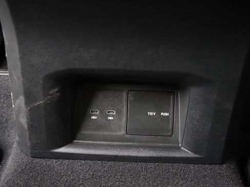 Used 2022 Volkswagen Atlas Cross Sport SE image 17