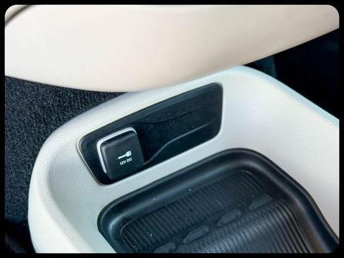 Used 2024 Chrysler Pacifica Touring-L image 36