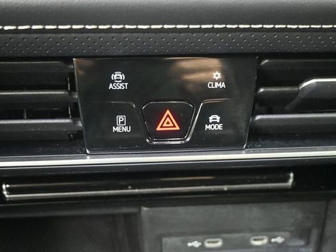 Used 2024 Volkswagen Atlas SE image 13