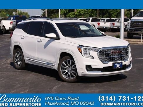 Used 2024 GMC Terrain Denali w/ Denali Premium Package AWD/4WD image 1
