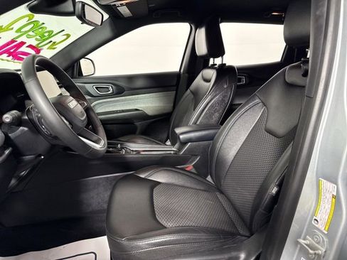 Used 2024 Jeep Compass Latitude image 14